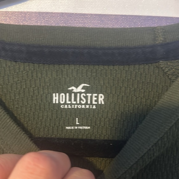 Hollister lightweight pullover sweater. Size large. 60% cotton 40% polyester - Picture 2 of 4